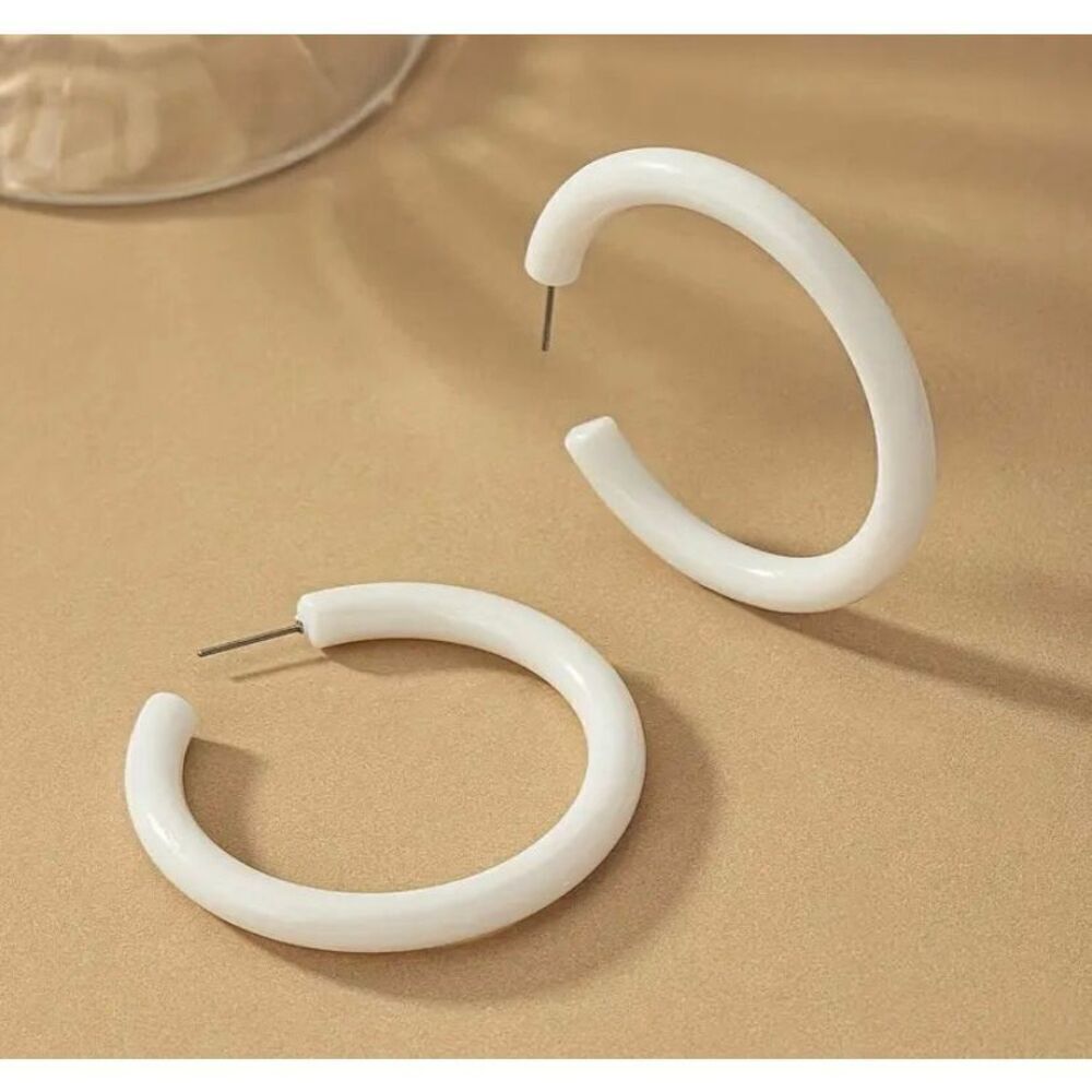 NWT Y2K Solid White Tubular Chunky C-Shape Hoop Earrings